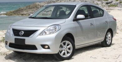 Manual de Usuario NISSAN VERSA 2012 en PDF Gratis