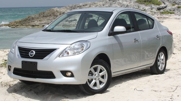 Manual de Usuario NISSAN VERSA 2012 en PDF Gratis