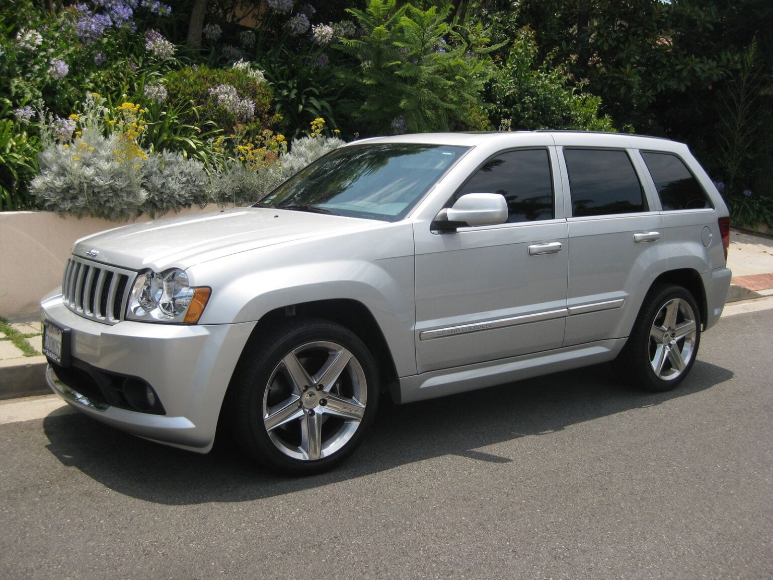 Manual de Usuario JEEP Grand Cherokee SRT8 2006 en PDF Gratis