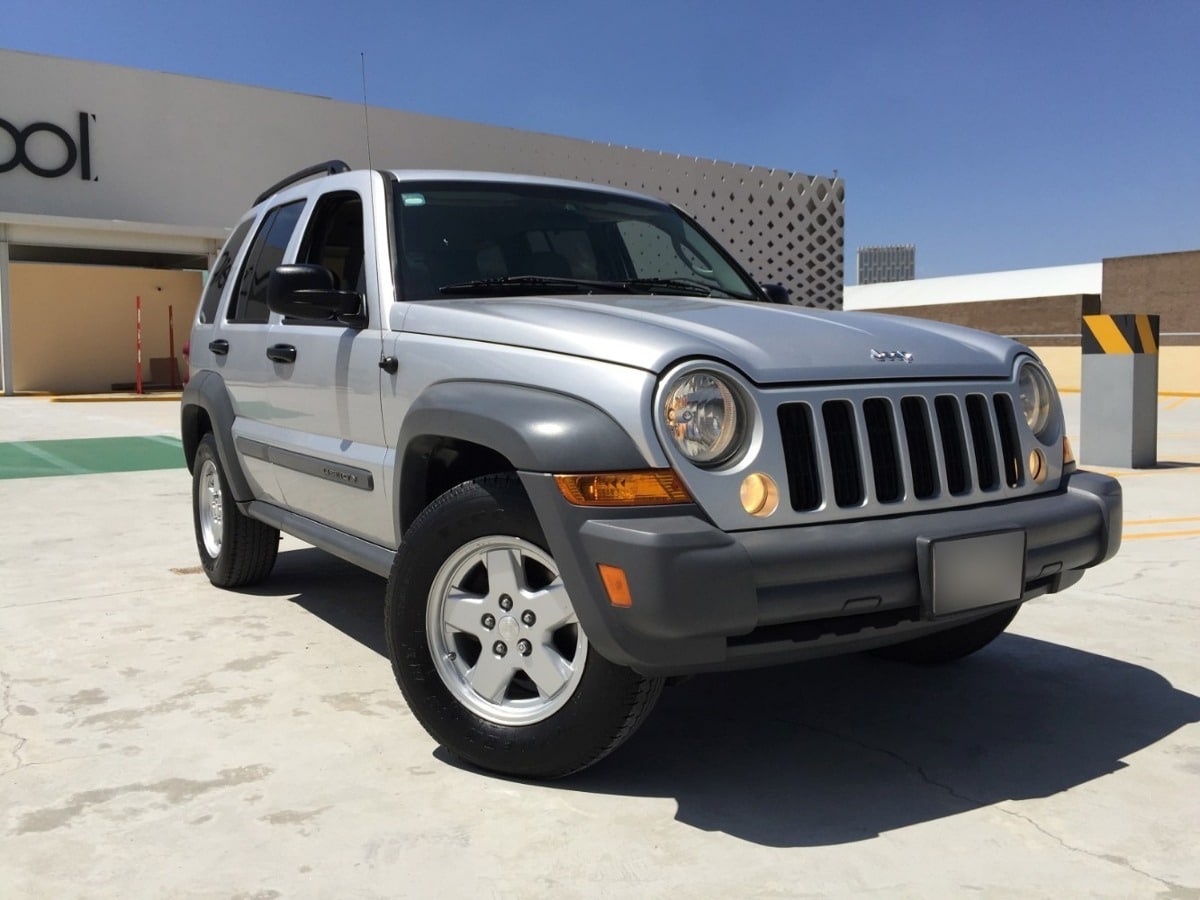 Manual de Usuario JEEP Liberty 2005 en PDF Gratis