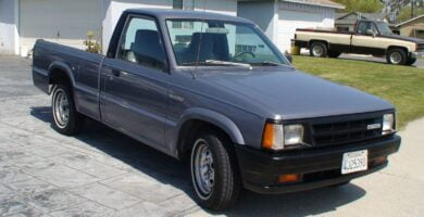 MazdaB2200-1985c