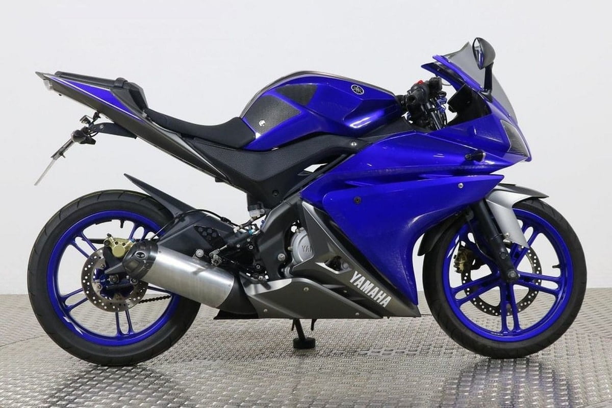 Manual en Español Yamaha YZF-R125 2013 de Usuario PDF GRATIS