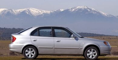 Manual HYUNDAI ACCENT 2003 de Usuario