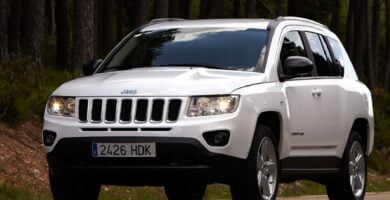 Manual JEEP COMPASS 2011 de Usuario en PDF Gratis