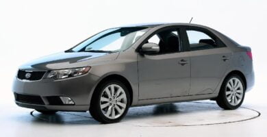 Manual KIA Forte 2011 de Usuario