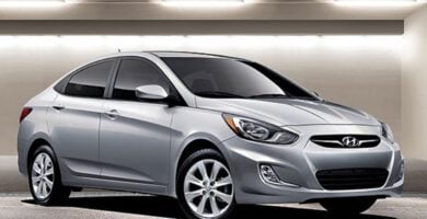 Manual HYUNDAI ACCENT 2013 de Usuario