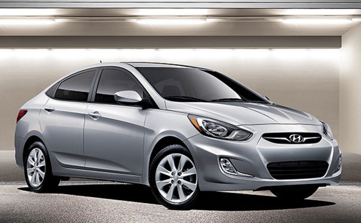 Manual HYUNDAI ACCENT 2013 de Usuario