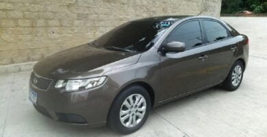 Manual KIA Forte 2013 de Usuario