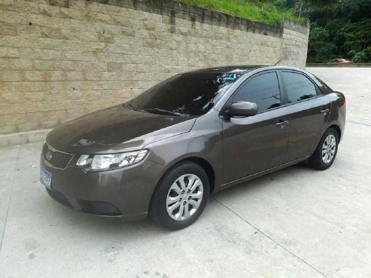 Manual KIA Forte 2013 de Usuario