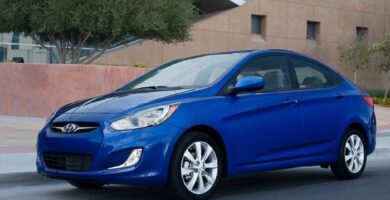 Manual HYUNDAI ACCENT BLUE 2014 de Usuario