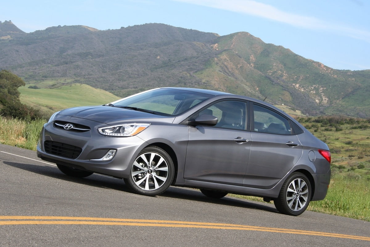 Manual HYUNDAI ACCENT 2015 de Usuario