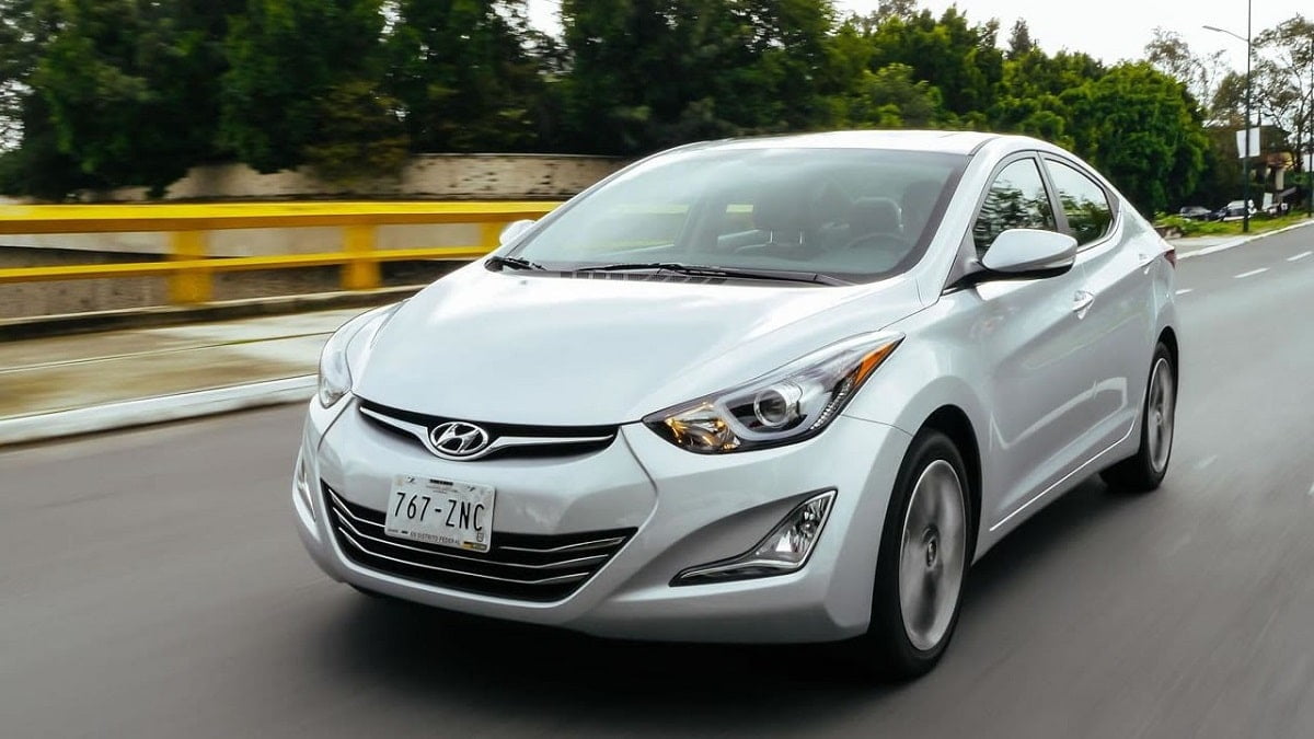 Manual HYUNDAI AVANTE 2015 de Usuario