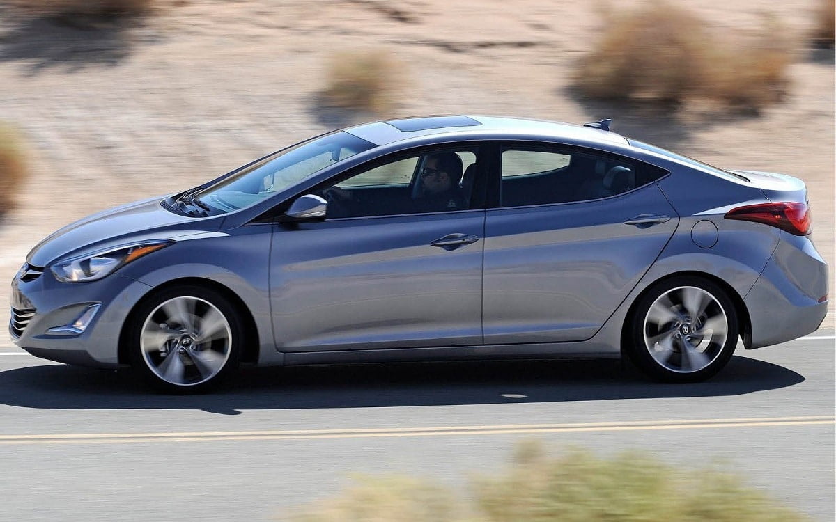 Manual HYUNDAI ELANTRA 2015 de Usuario