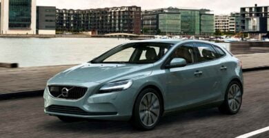 Manual VOLVO V40 2018 de Usuario