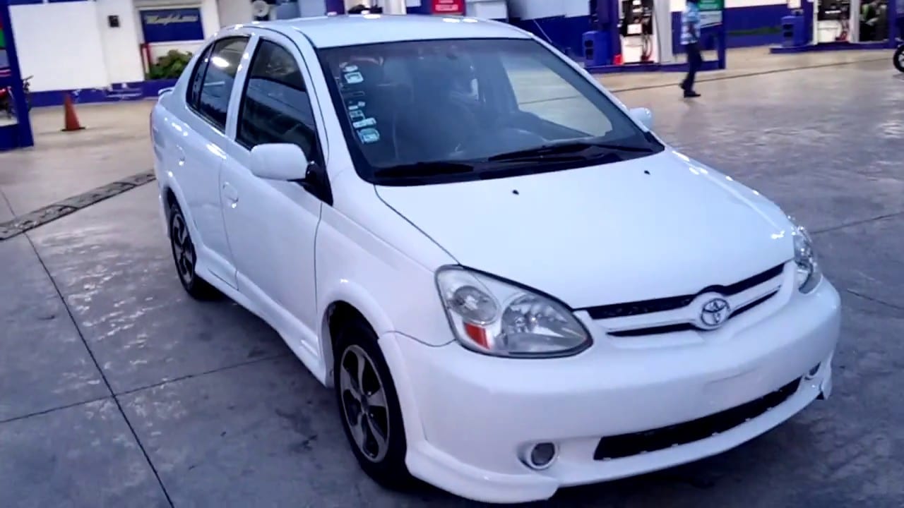 Manual Toyota Yaris 2004 de Usuario