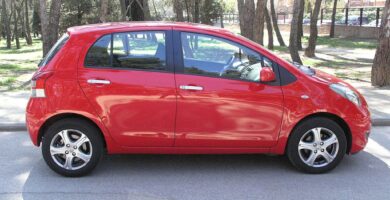 Manual Toyota Yaris 2010 de Usuario