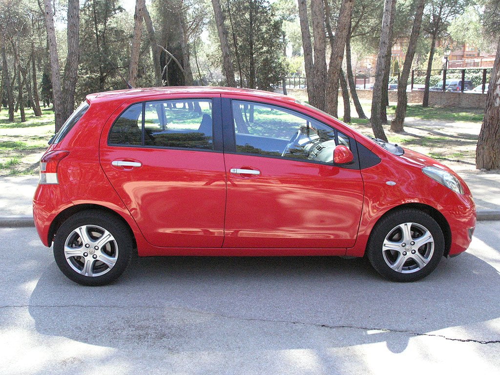 Manual Toyota Yaris 2010 de Usuario