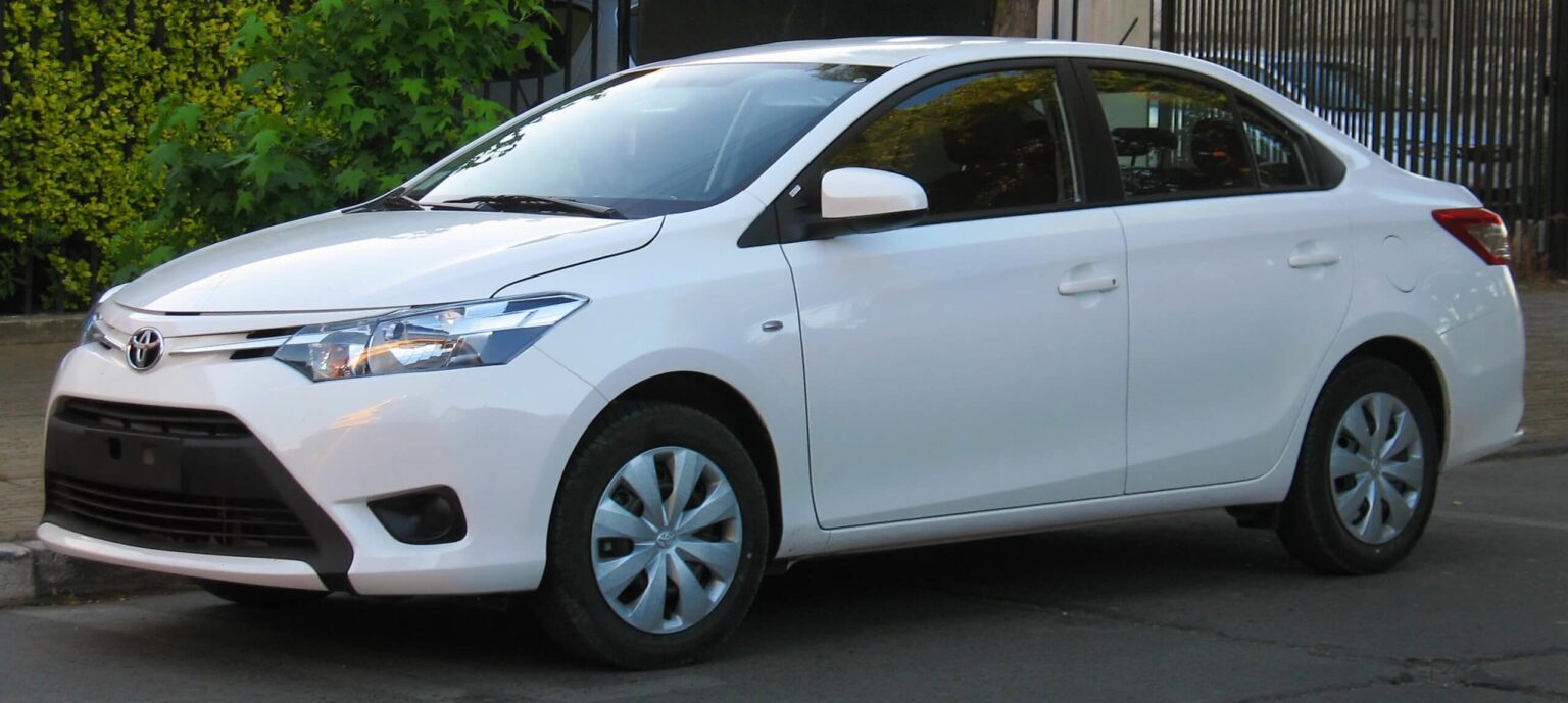 Manual Toyota Yaris 2014 de Usuario