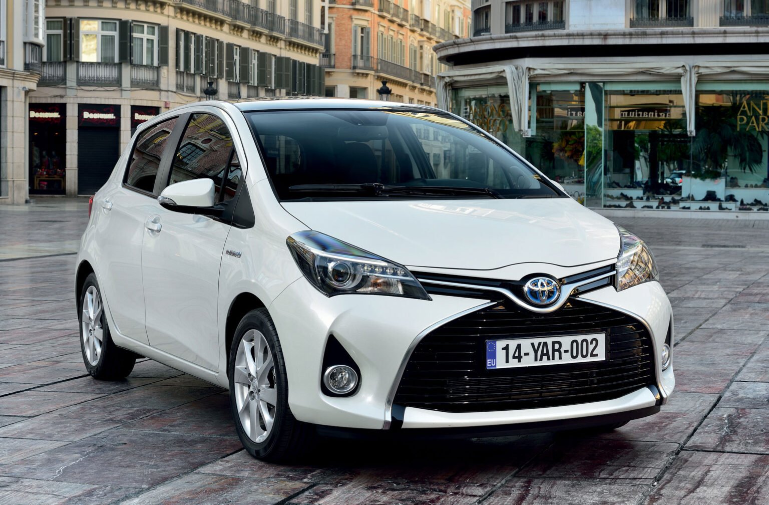 Manual Toyota Yaris 2015 de Usuario