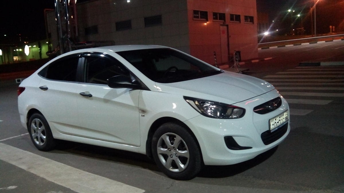 Manual HYUNDAI SOLARIS 2013 de Usuario