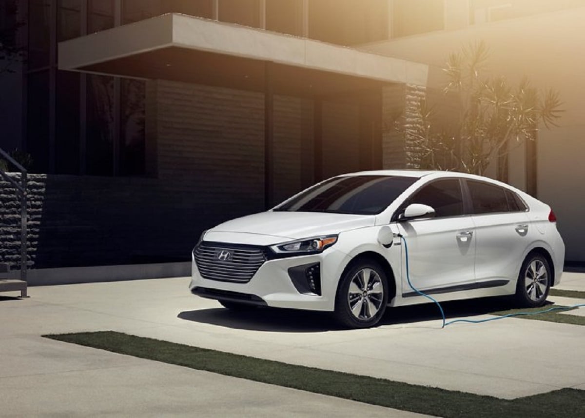 Manual HYUNDAI IONIQ PLUG-IN HYBRID 2019 de Usuario