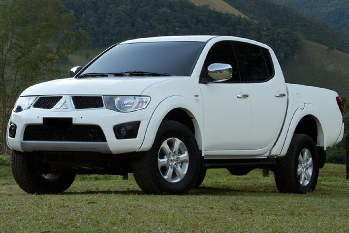 Manual MITSUBISHI L200 GL 2013 de Usuario PDF Gratis