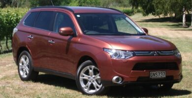 Manual MITSUBISHI OUTLANDER 2013 de Usuario PDF Gratis