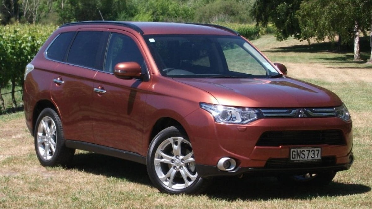 Manual MITSUBISHI OUTLANDER 2013 de Usuario PDF Gratis