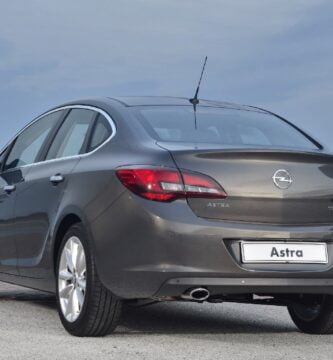 Manual OPEL ASTRA SALOON 2013 de Usuario PDF Gratis