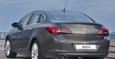 Manual OPEL ASTRA SALOON 2013 de Usuario PDF Gratis