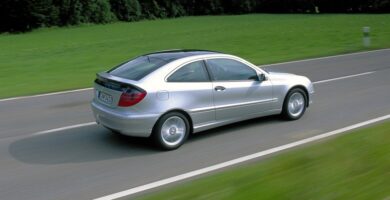 Manual MERCEDES BENZ CLASE C COUPE 2002 de Usuario GRATIS