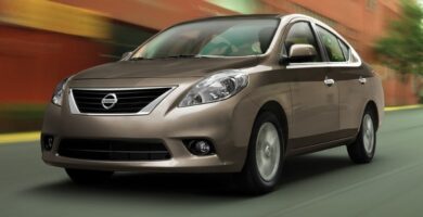 Manual de Usuario NISSAN Versa 2013 en PDF Gratis