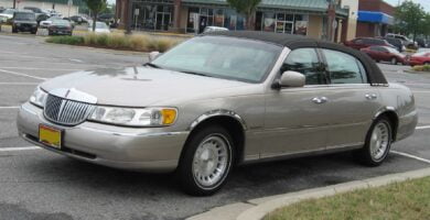 Manual LINCOLN Town Car 2002 de Usuario en PDF Gratis